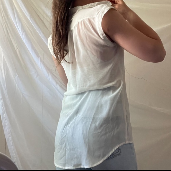 Le Château sheer sleeveless blouse - Picture 2 of 2